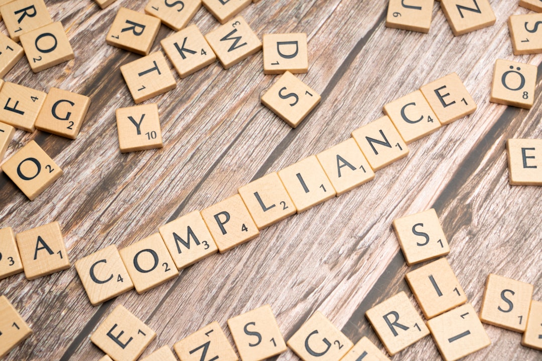 empresa cumpliendo la ley: company complying with the law - imagen ilustrativa